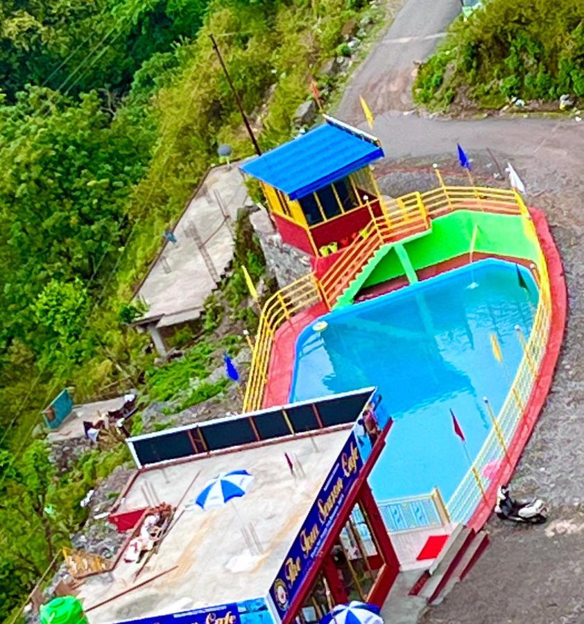 River Grand, 穆索里 外观 照片